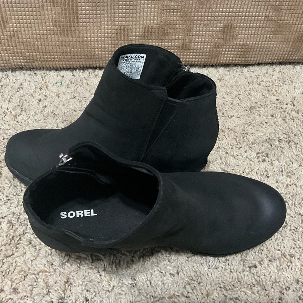 Sleek Black Wedge Ankle Boots with Zipper - Picture 9 of 12